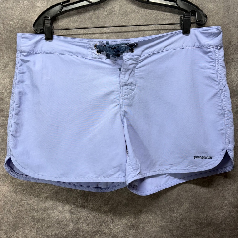 Patagonia Wavefarer Board Shorts Women's Size 14 Lilac Purple 4" Inseam Swim